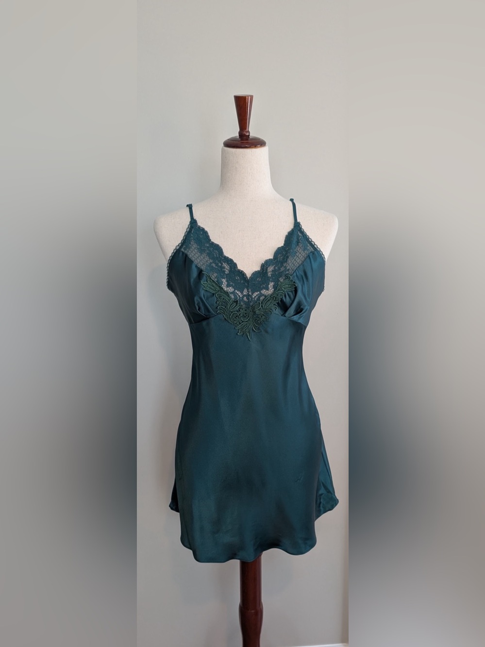 Vintage 90s Victoria’s Secret Emerald Green Satin Slip Dress Chemise Size Small